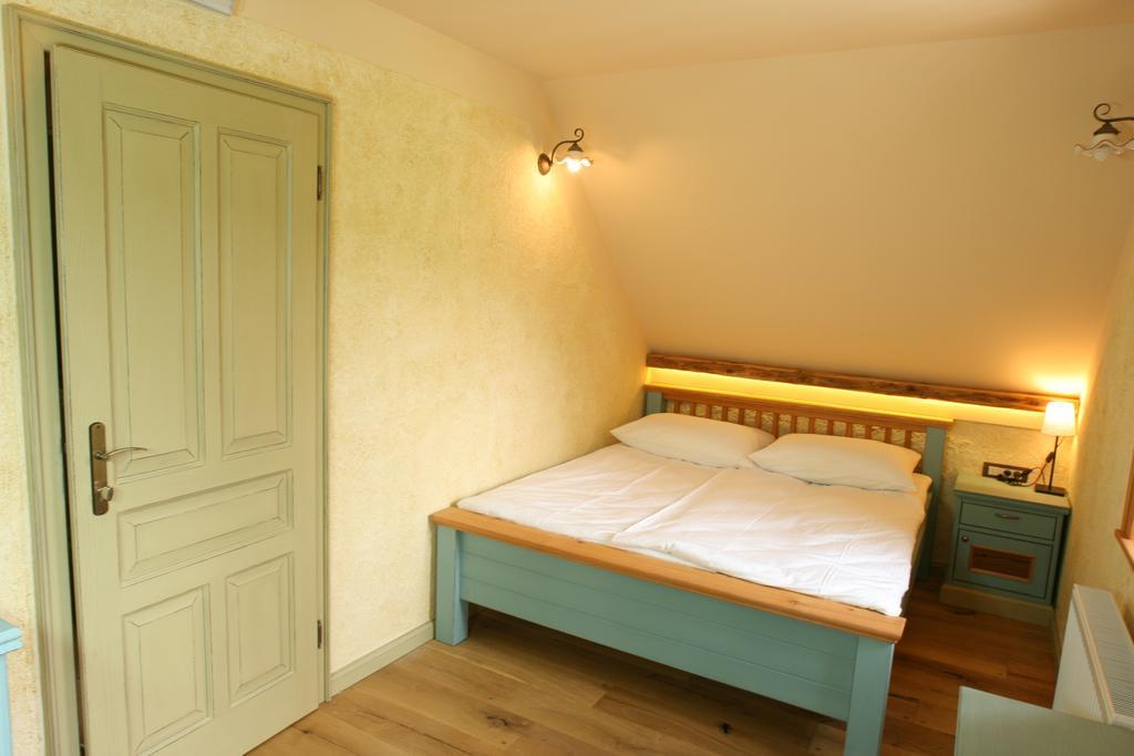 Villa Les With Hot Tub & Sauna Brežice Rum bild