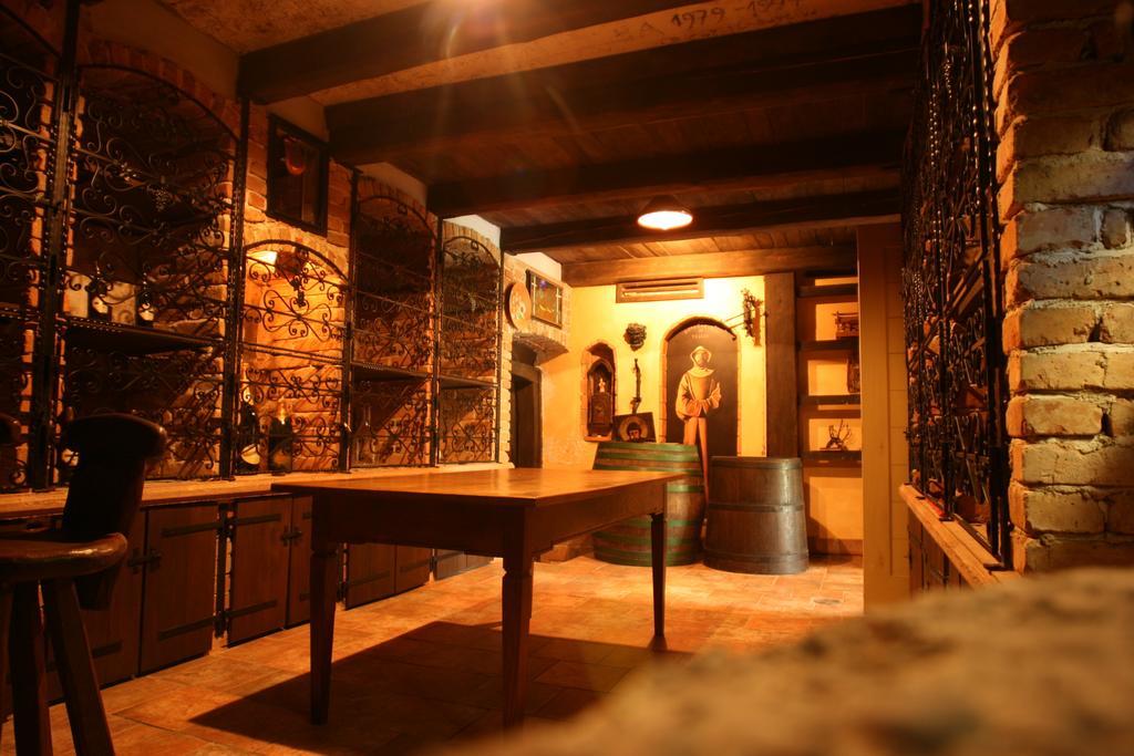 Villa Les With Hot Tub & Sauna Brežice Rum bild