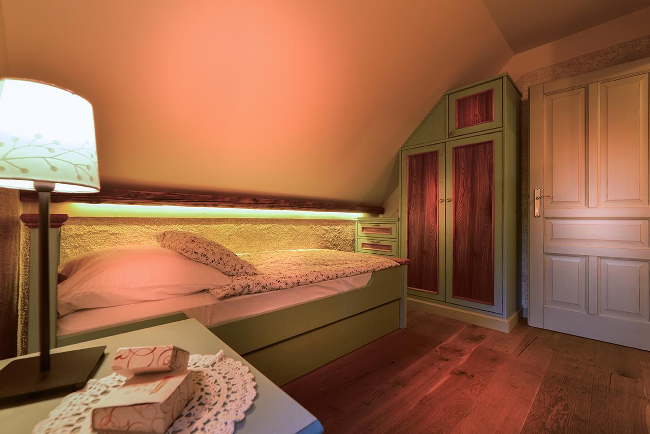 Villa Les With Hot Tub & Sauna Brežice Exteriör bild