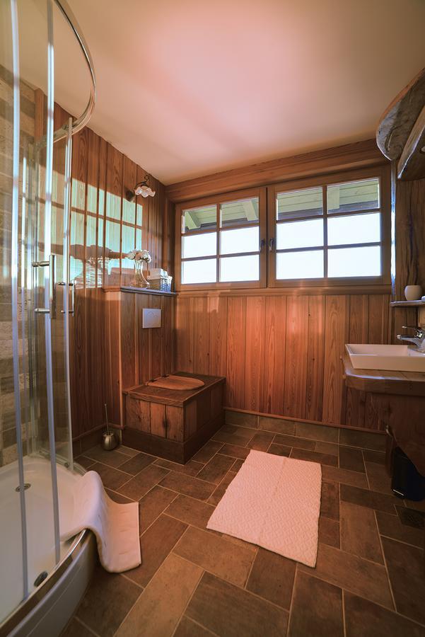 Villa Les With Hot Tub & Sauna Brežice Exteriör bild