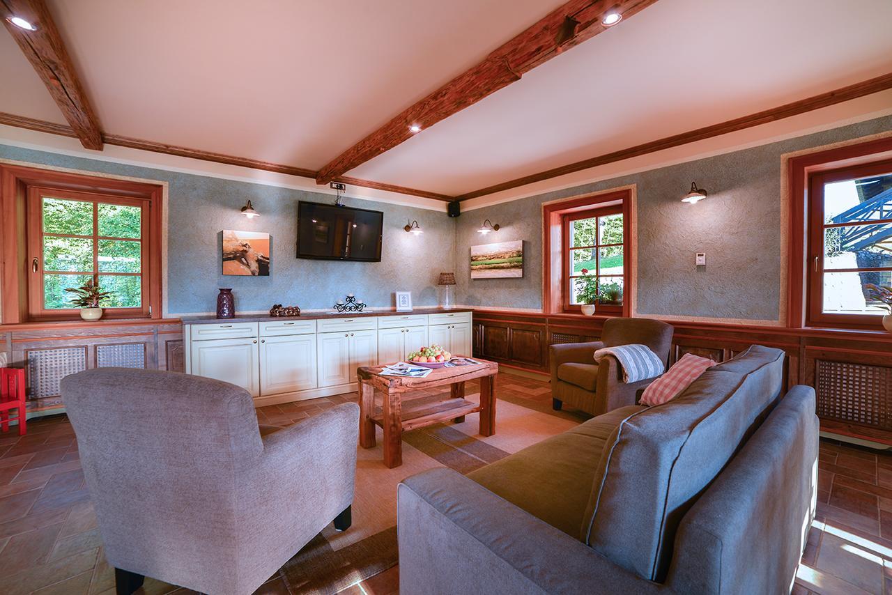 Villa Les With Hot Tub & Sauna Brežice Exteriör bild
