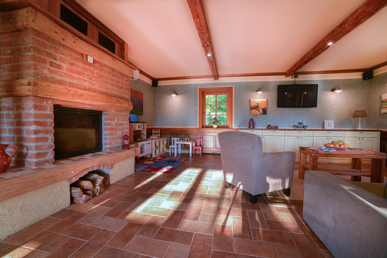 Villa Les With Hot Tub & Sauna Brežice Exteriör bild